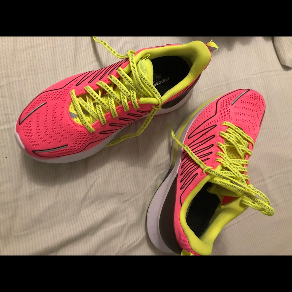 Saucony Endorphin Shift size 7